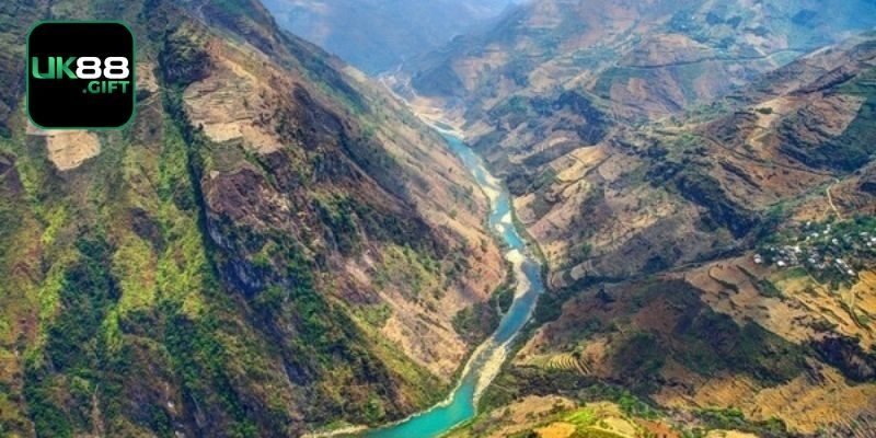 Mộng thấy vực sâu thường sẽ mang điềm xấu