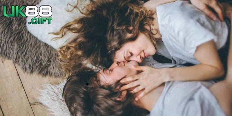 Nằm mơ thấy người mình thích đang hôn nhau